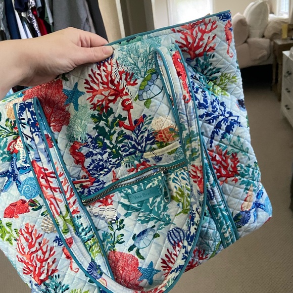 Vera Bradley Blue and Red Marine Print Tote - Picture 1 of 2